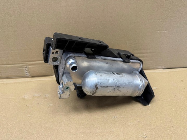 BMW iX3 G08 2022 KONDENSAATTORI ILMASTOINTIVENTTIILI 7950339 11611612