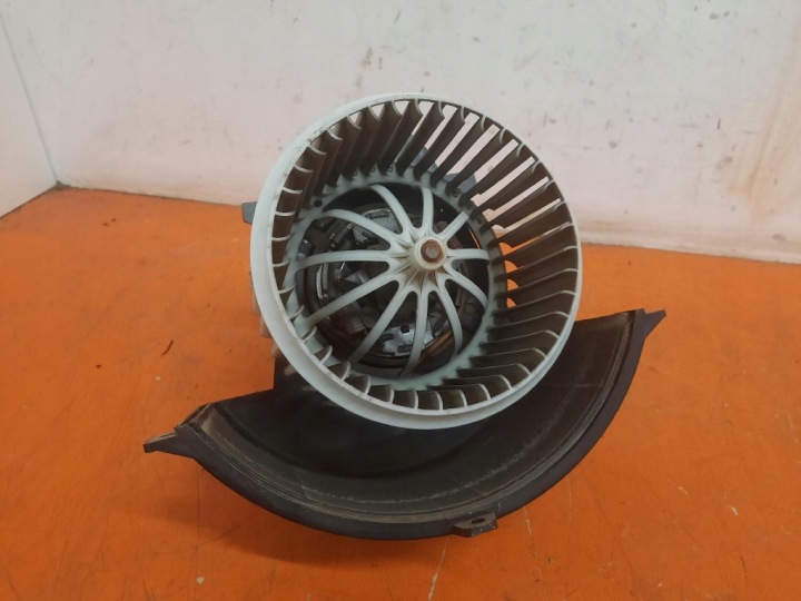Audi Q7 4L Touareg ventilatormotor 7L0820021Q