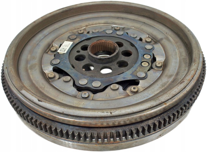 UA285 Audi A3 III 8V 2.0i Kytkin Vauhtipyörä 06K105266P