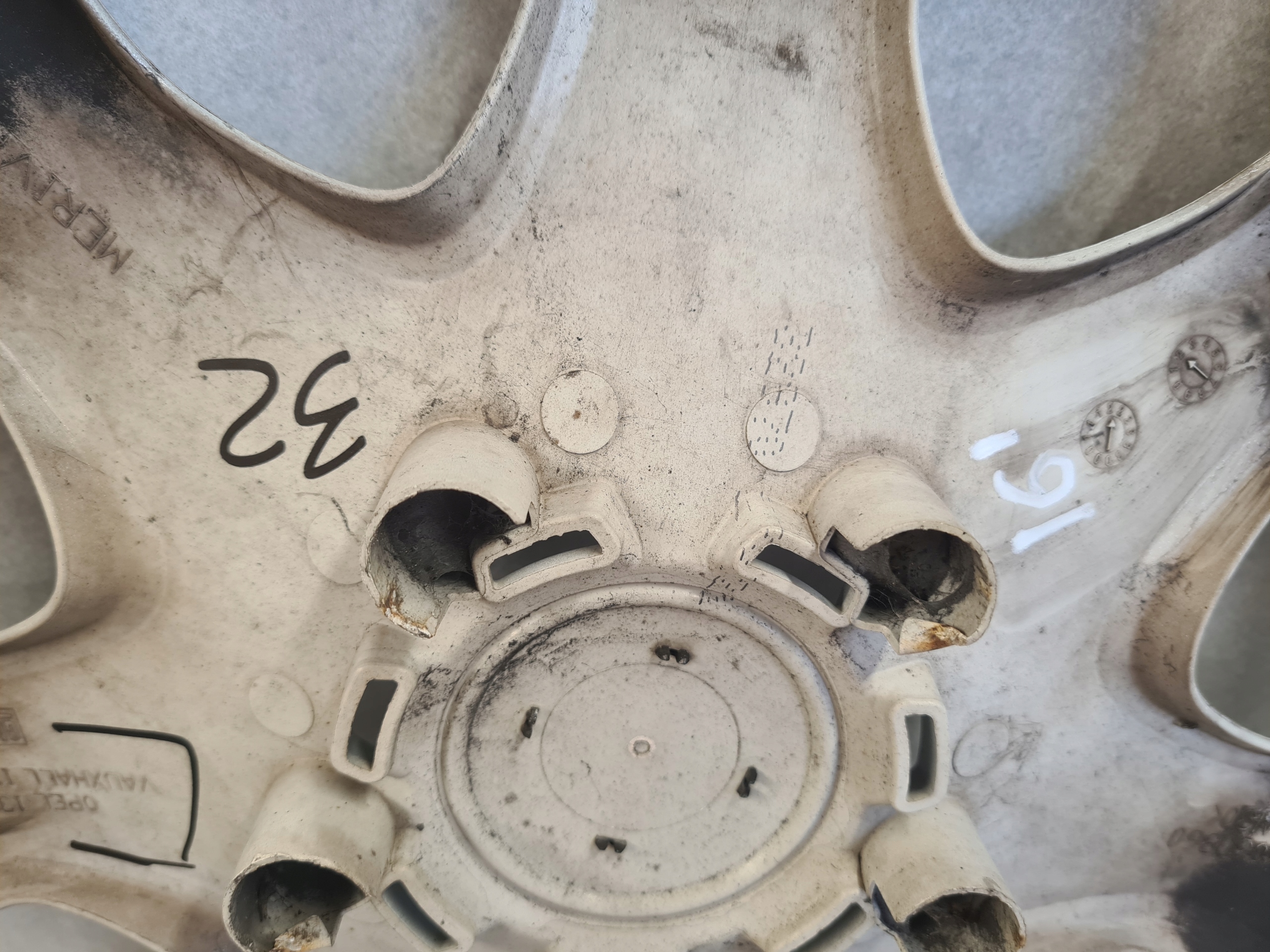 G4Garage 16" Hopea vanteen suojus image 7
