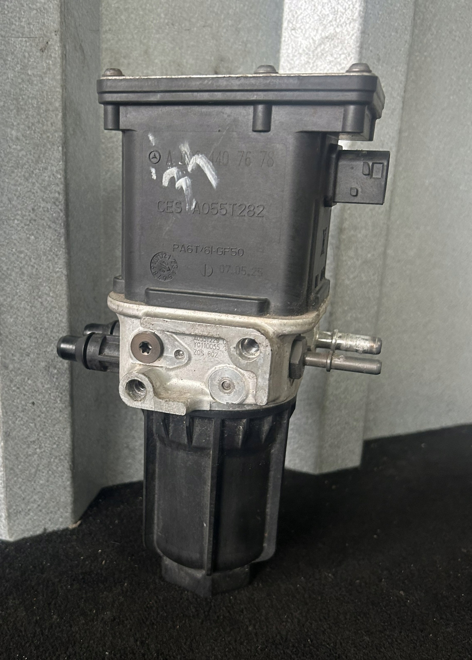 Mercedes-Benz OE A0001407678 käytetty pumppu