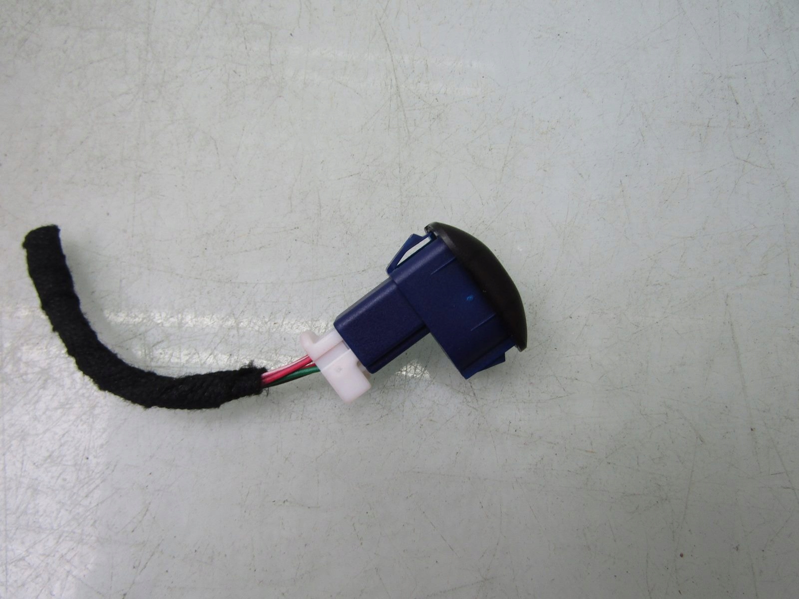 BYD ATTO 3 25R Auringonvalotunnistin keskikonsolissa HA2EJ-8114410A-Y1