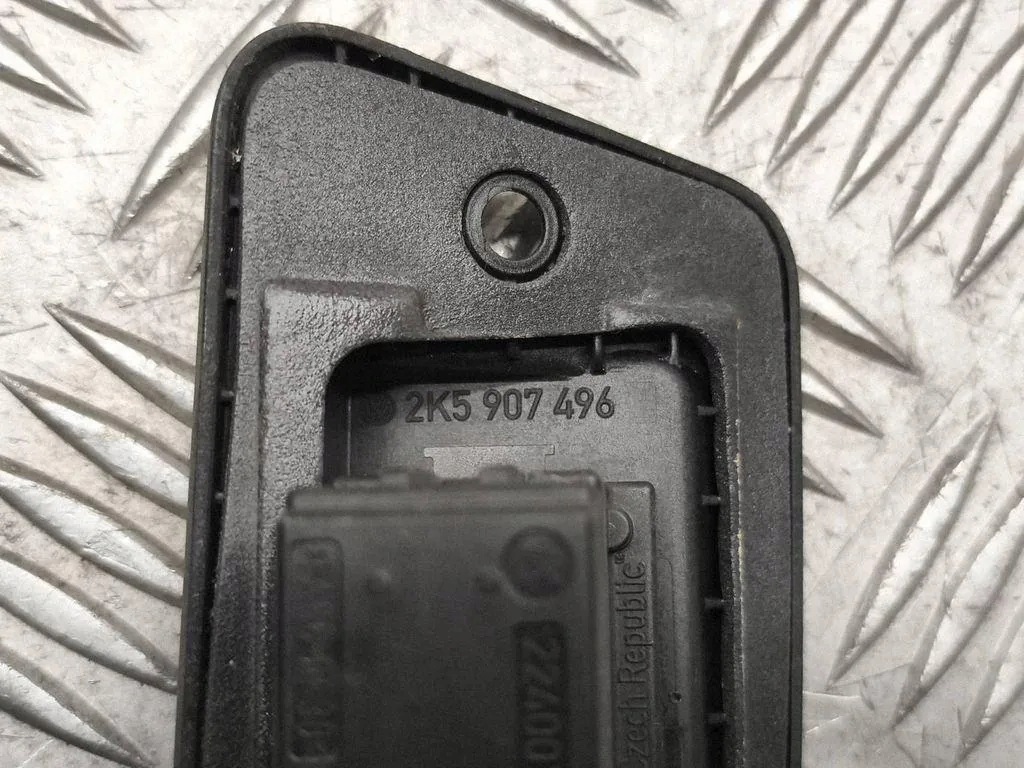Fecho Porta VW AUDI OEM 2K5907496 - Peça OE Usada image 5