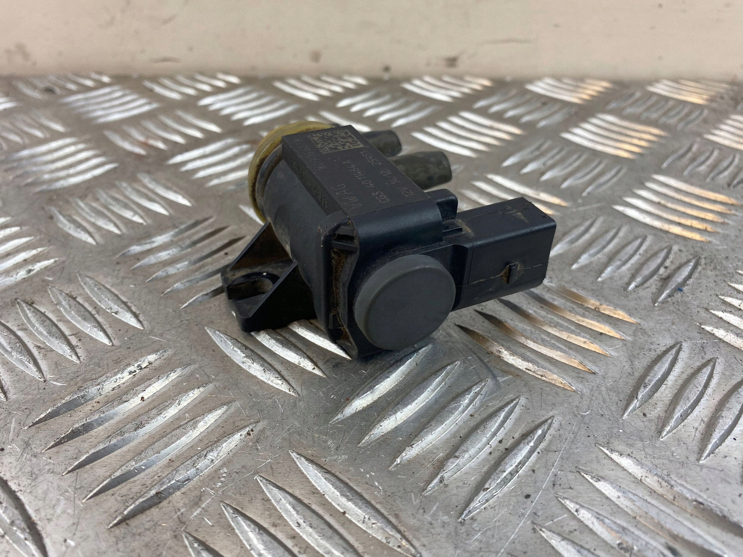 Válvula de vácuo OEM 1K0906627B para Skoda Rapid image 6