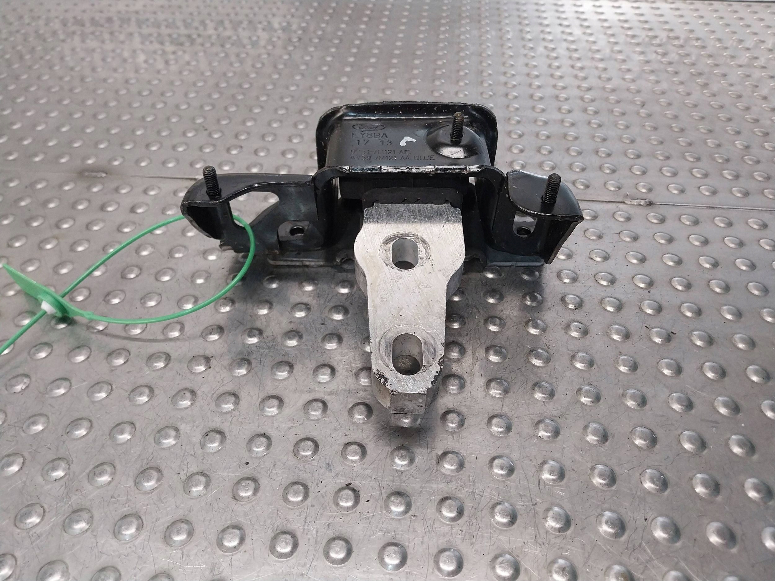 Vaihteiston tukikumi 8V51-7M121-AE Ford Fiesta MK7 B-Max 1.25B