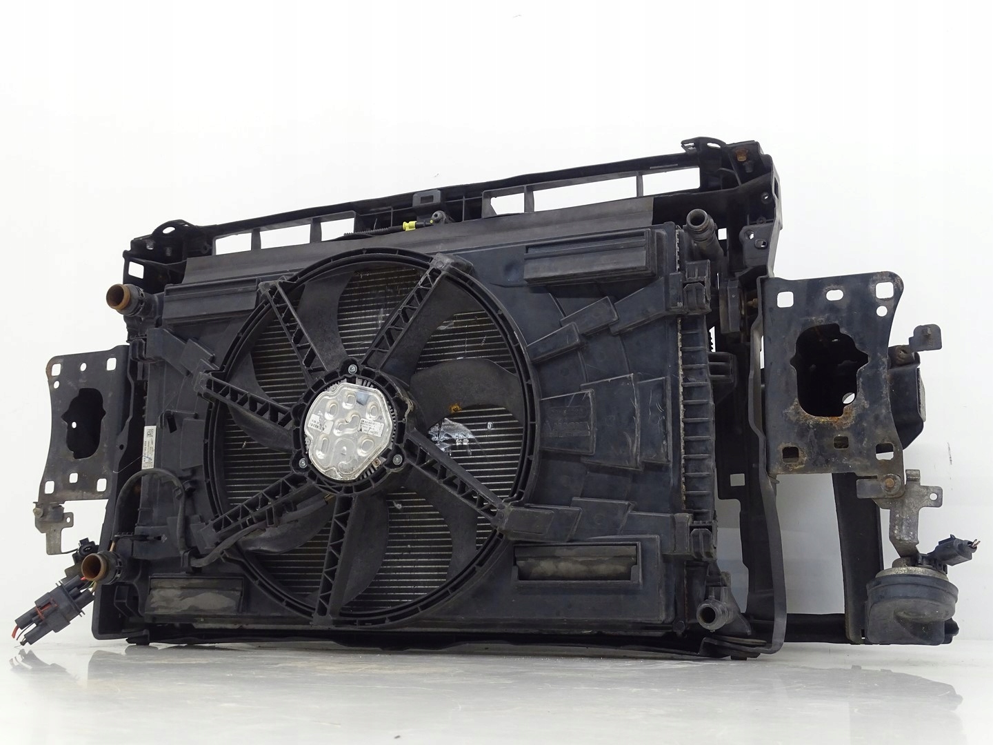 Set voorzijde voorkant radiator balk ventilator VW Passat B8 1.6 2.0 TDI image 9