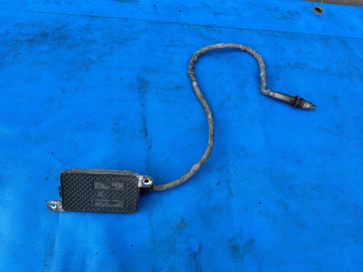 NOX-anturi Lambda-anturi Mercedes Atego Actros MP 4 Antos A0101531628