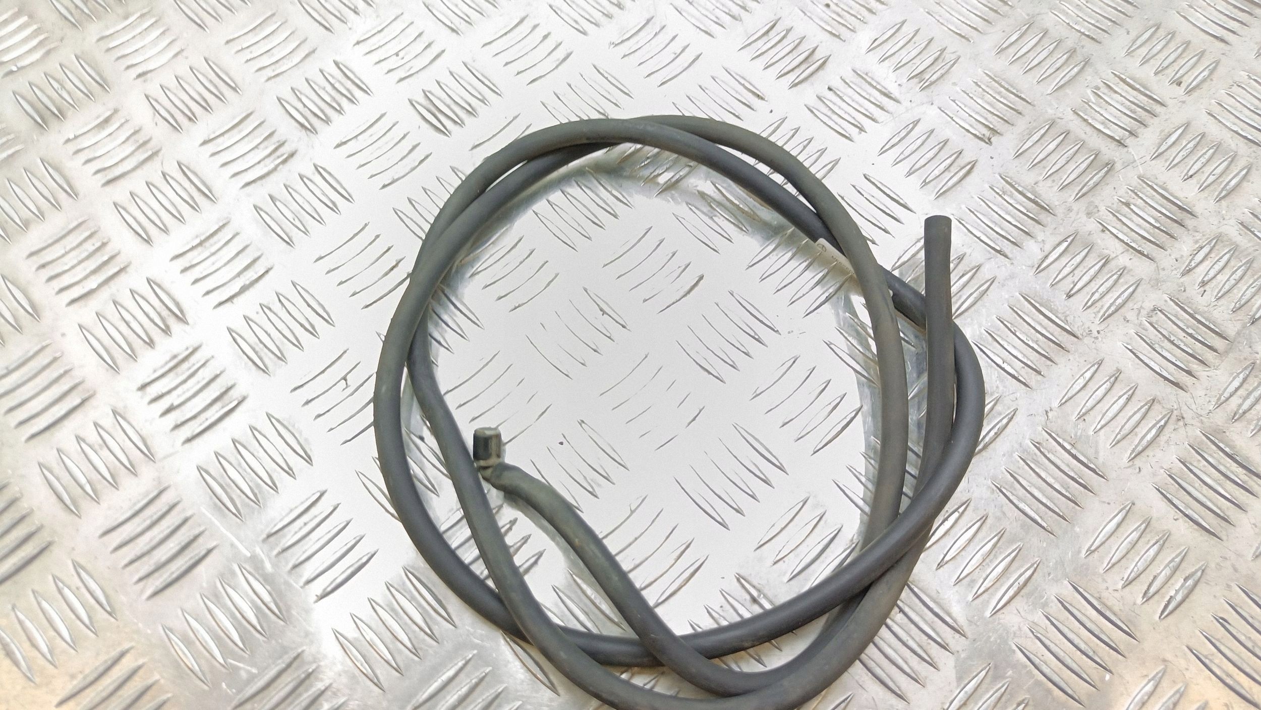 Mercedes Scheibenwascherdüsen-Schlauch OEM A2218600892 image 4