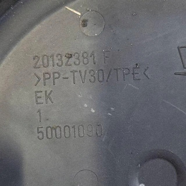 Jakohihnakansi OEM 20132381F Chryslerille