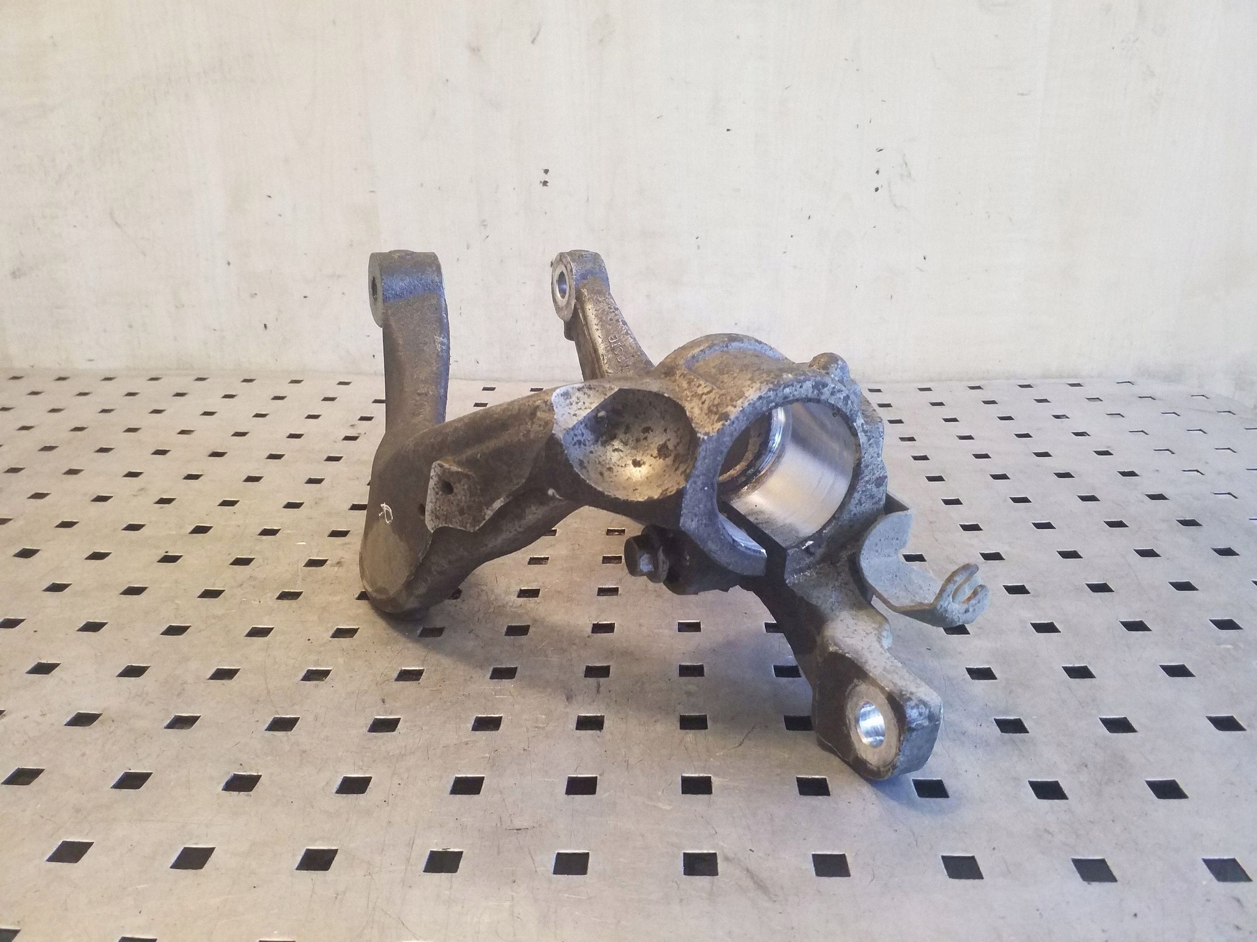 Horquilla de montaje amortiguador derecho Volvo XC90 II OEM 31681984