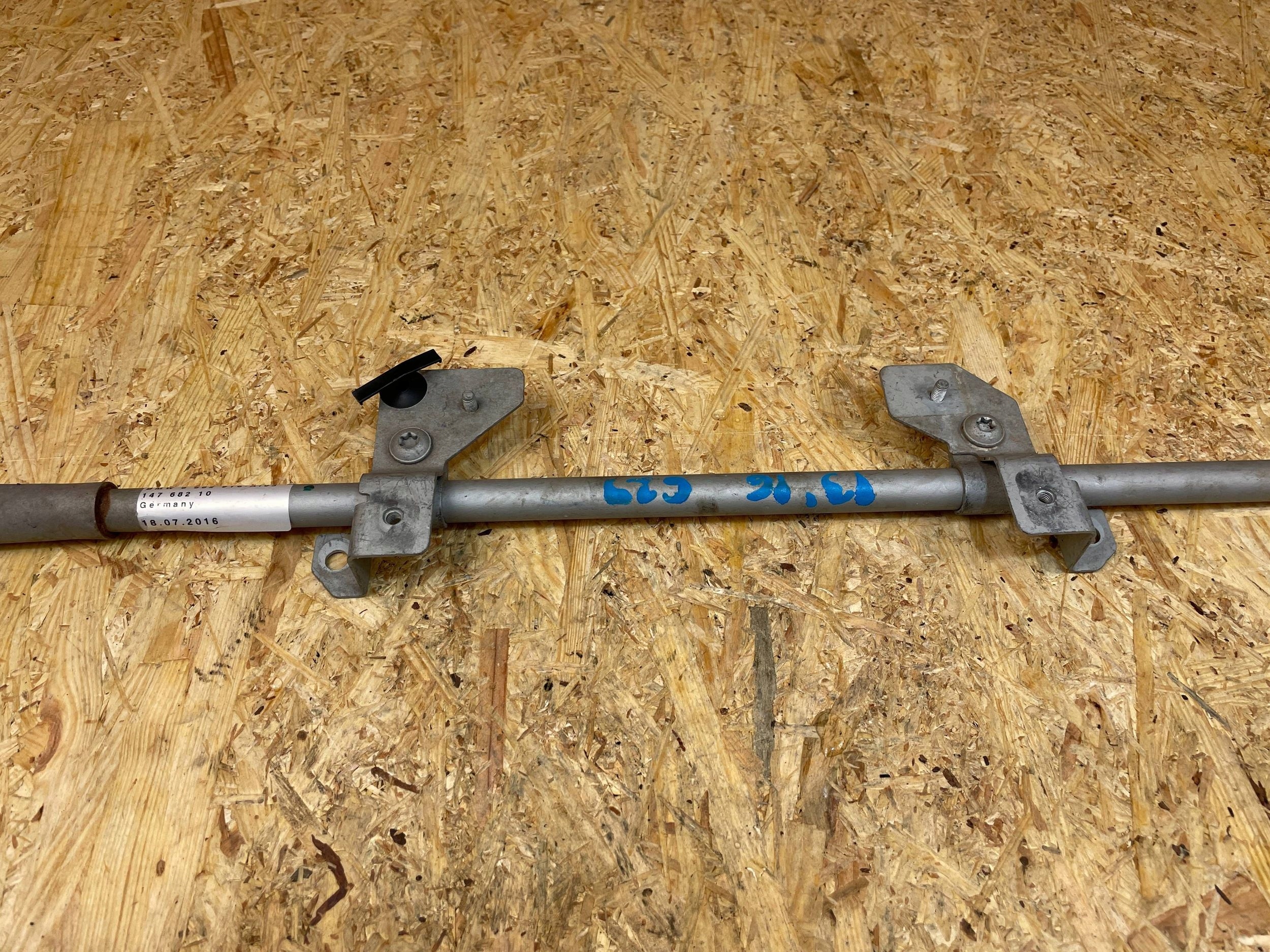 BMW i3 I01 Front Strut Brace OEM 6862916 image 3