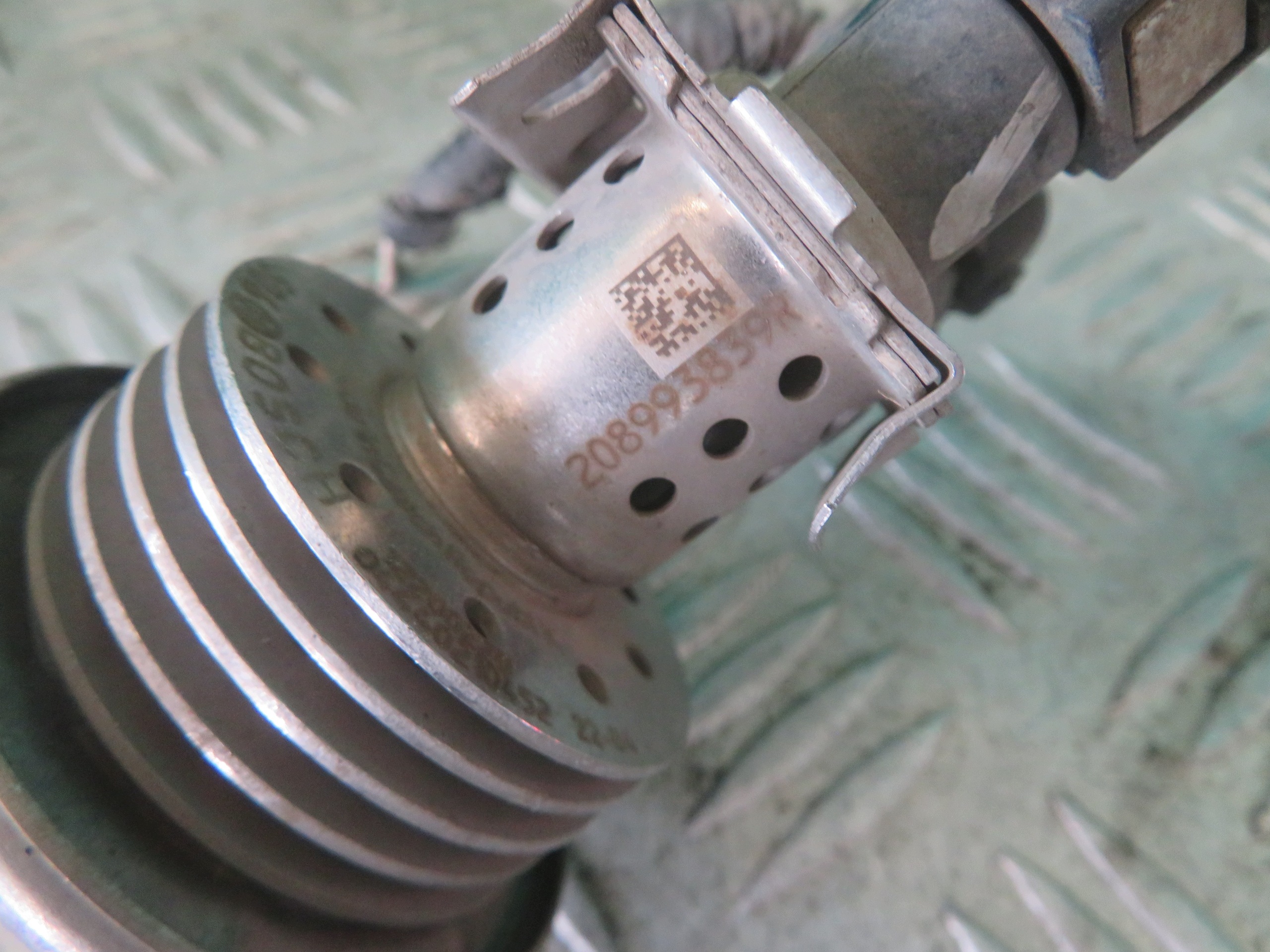 Injector AdBlue OEM 208993839R para Renault Trafic III image 4
