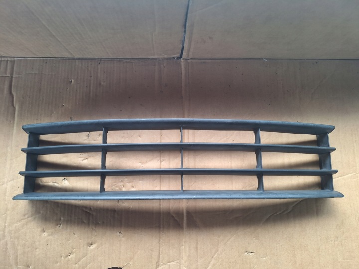 Grade di para-choque dianteira Skoda Octavia II