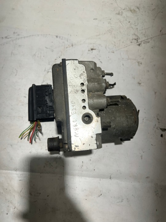 Pump ABS styrenhet Mercedes 0265217009