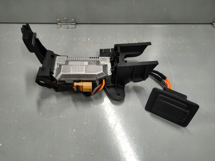 CUPRA FORMENTOR JÄNNITEOHJAIN INVERTER PIDIN PISTOKE 3F0907155