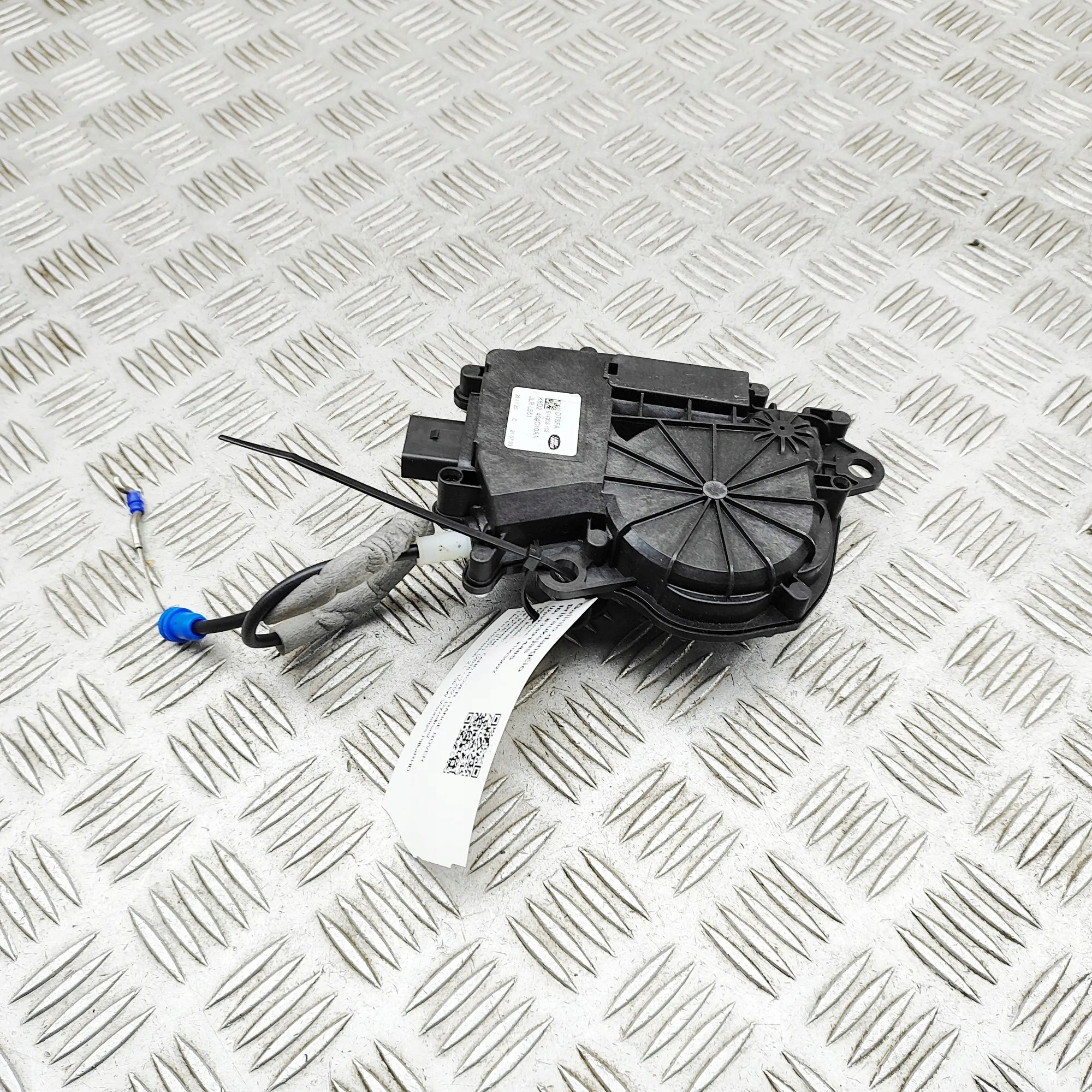 Land Rover K8D2-404C10-AA Klepvergrendelingsactuator image 3