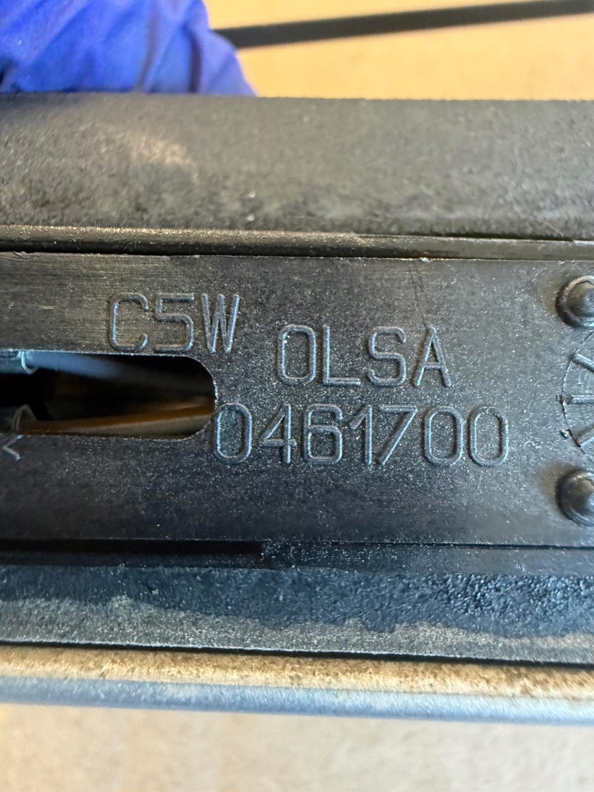 MINI Cooper R50 Heckklappenblende OEM 0461700 - Gebraucht image 3