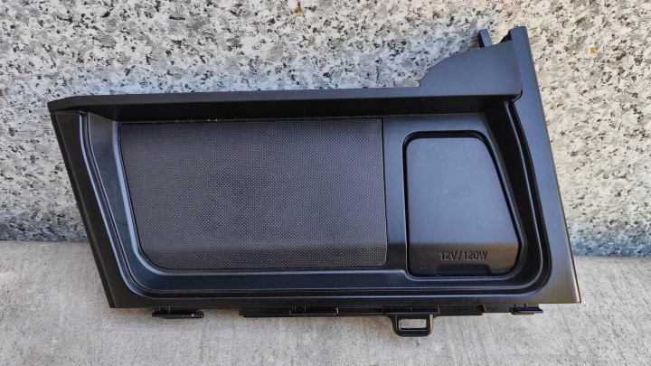 LEXUS UX 250H vano ripiano accendisigari 2 pin 58813-76010