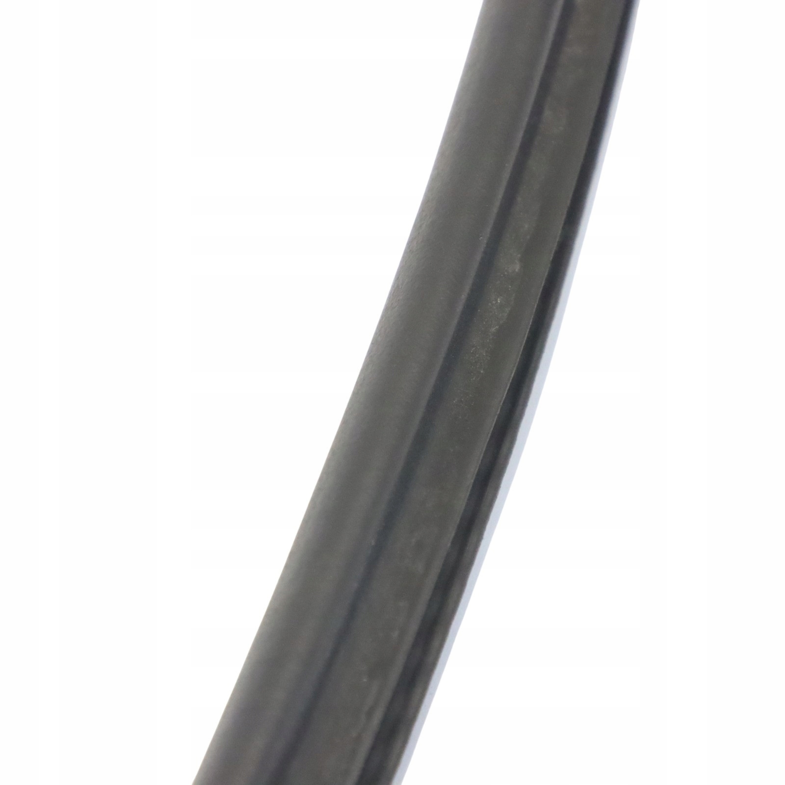 Joint de Capot Audi TT OEM 8J0823731B - État Utilisé image 9