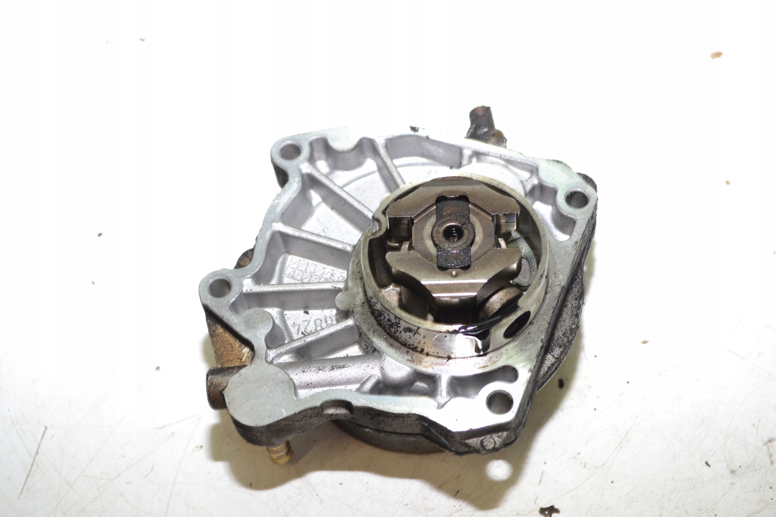 Bomba de vacío Opel Vectra C Zafira B 1.9 CDTI Saab 93 95 image 4