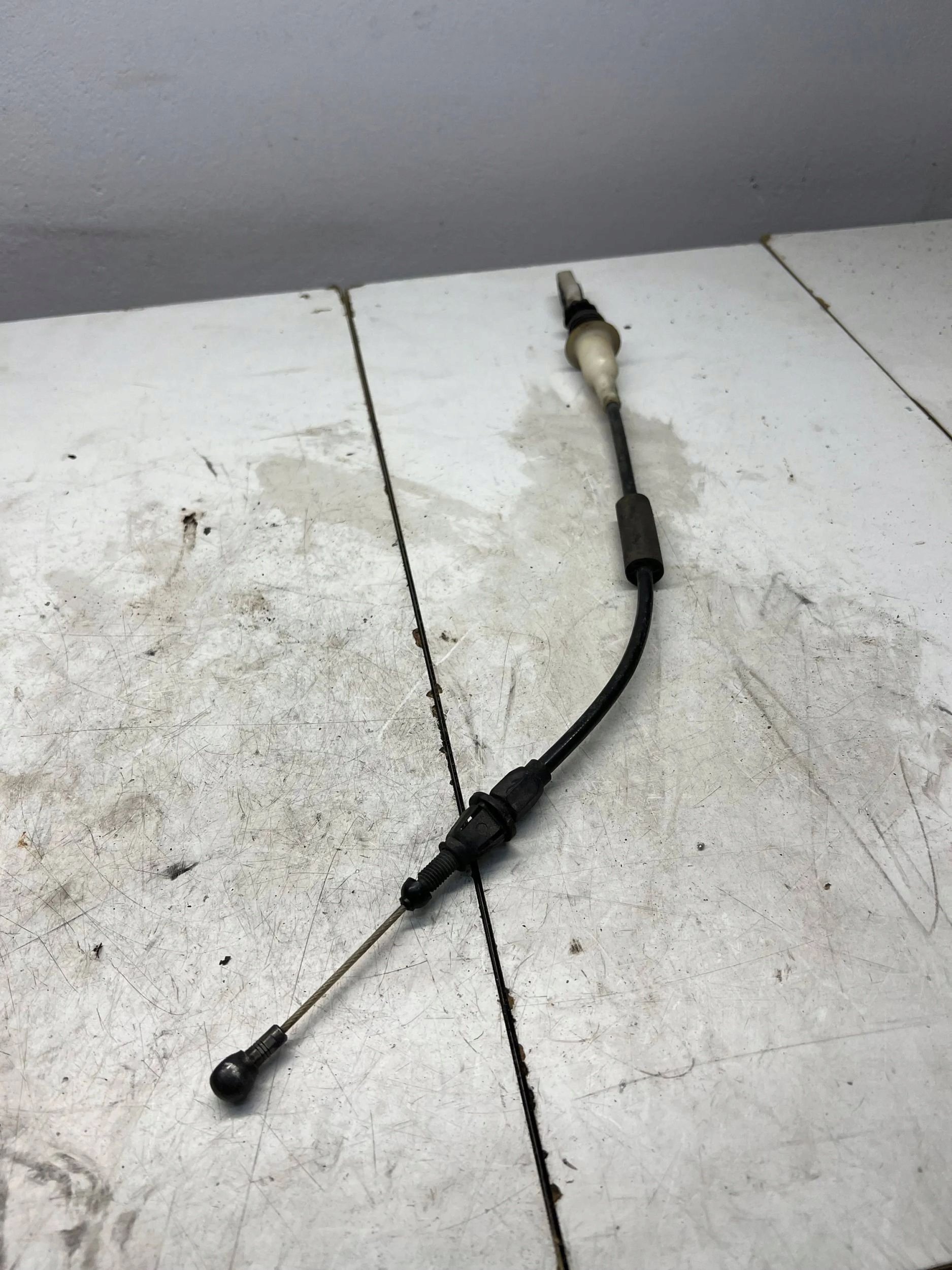 Câble d'accélérateur Mercedes Classe E W210 OEM A2103002330 image 2