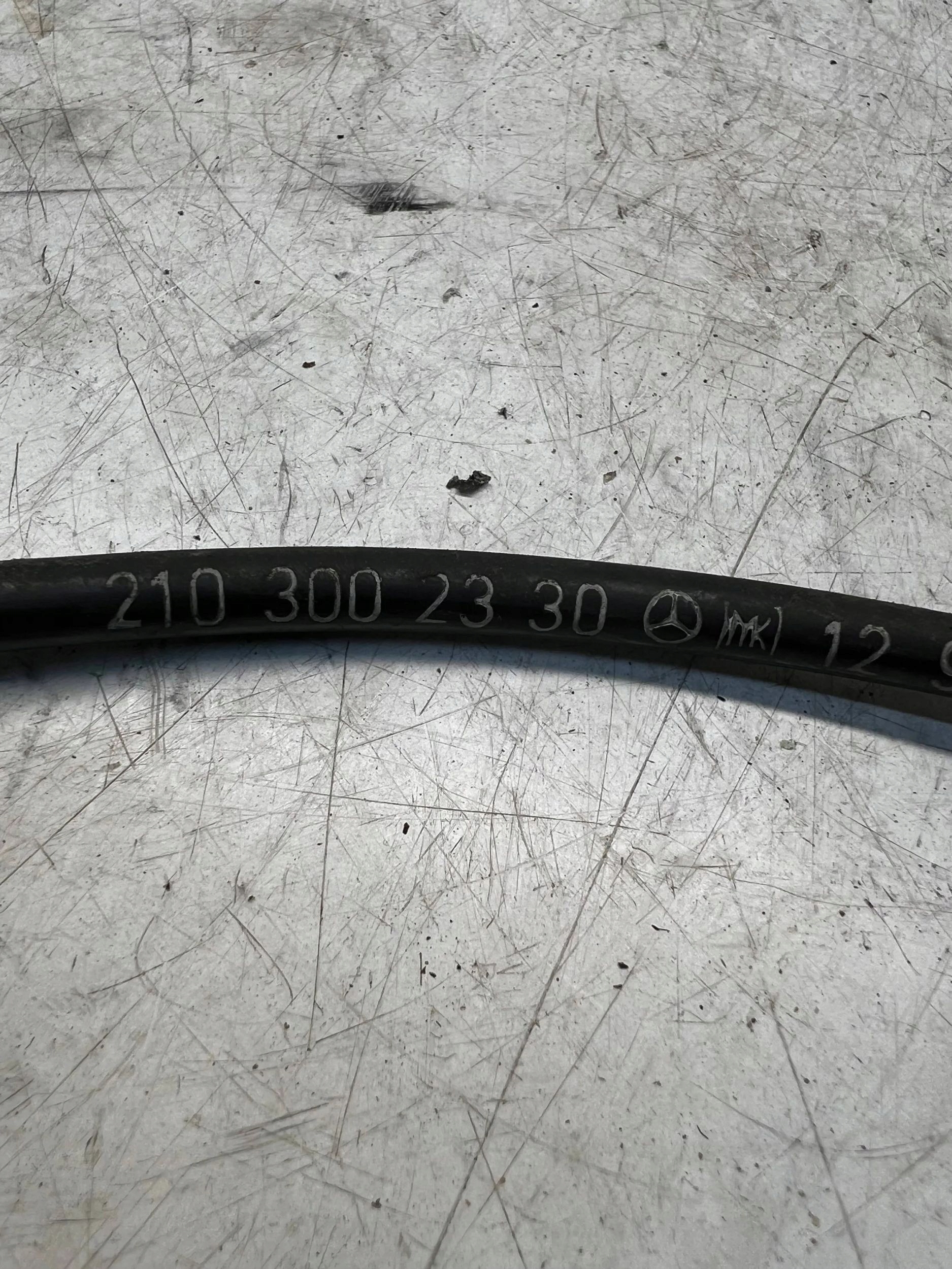 Câble d'accélérateur Mercedes Classe E W210 OEM A2103002330 image 3