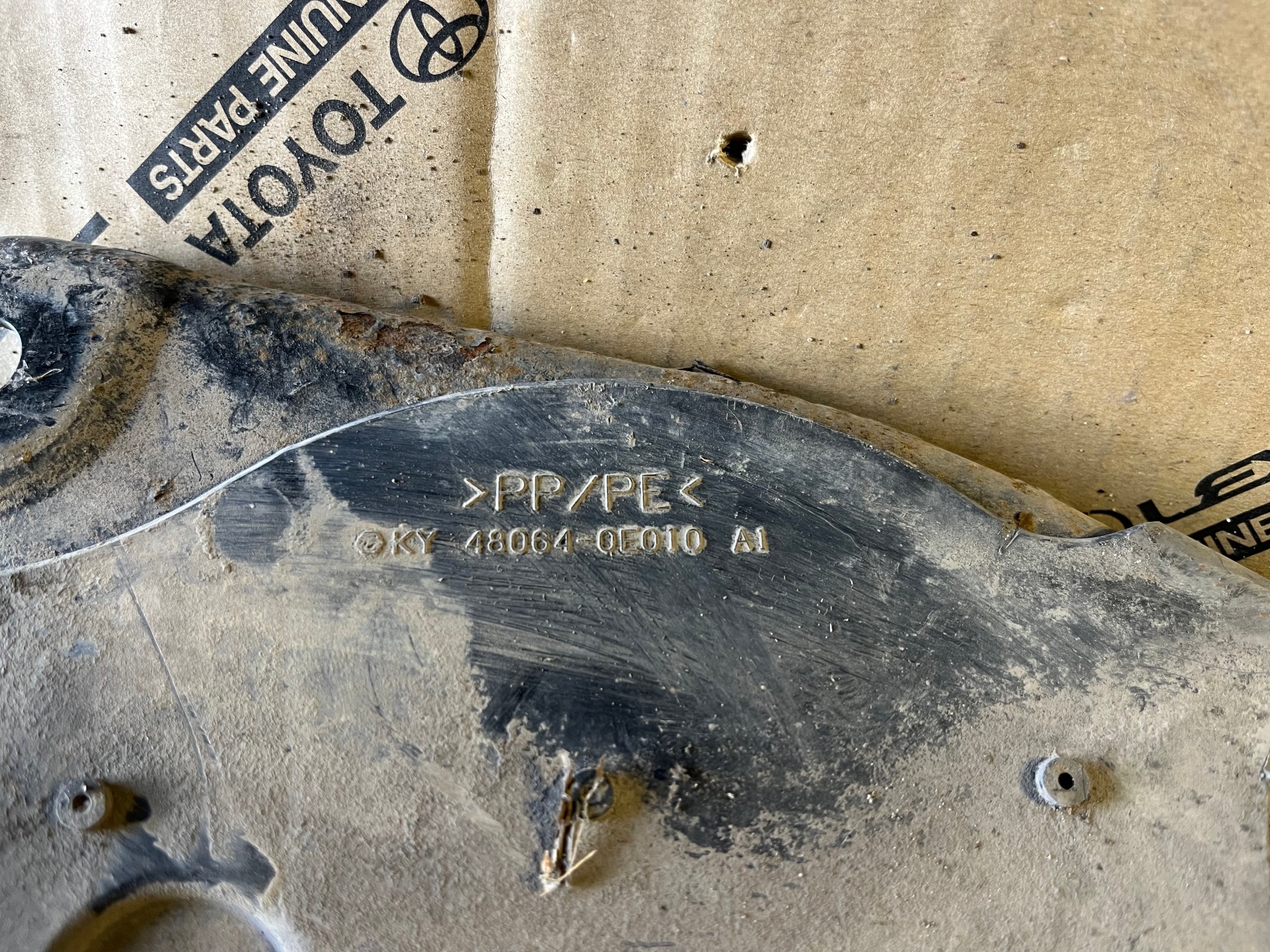 Bumper montagekussen rechts achter OEM 48064-0E010 image 3