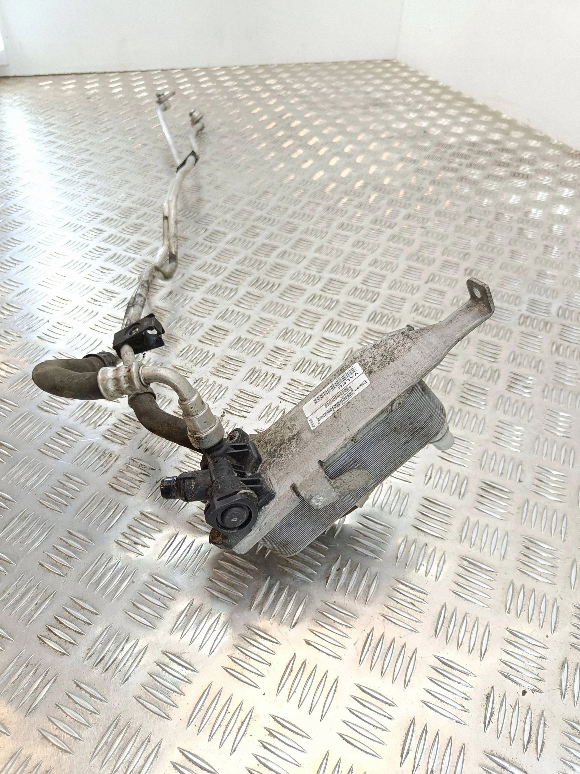 BMW X3 F25 2011 Vaihteistoöljynjäähdytin OEM 7606093