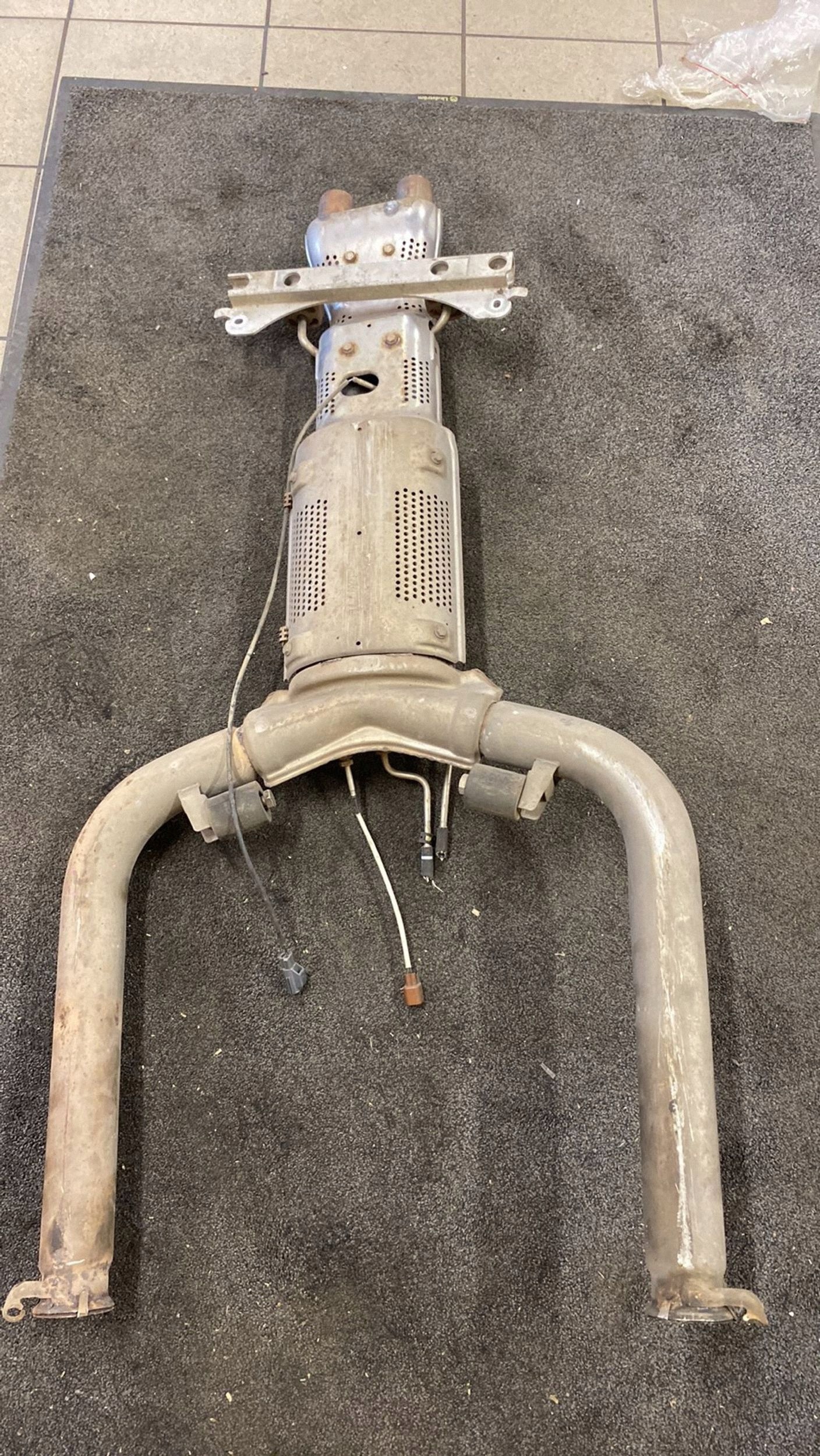 Keskusvaimennin Jaguar XF X250 2009 OEM JUT92589
