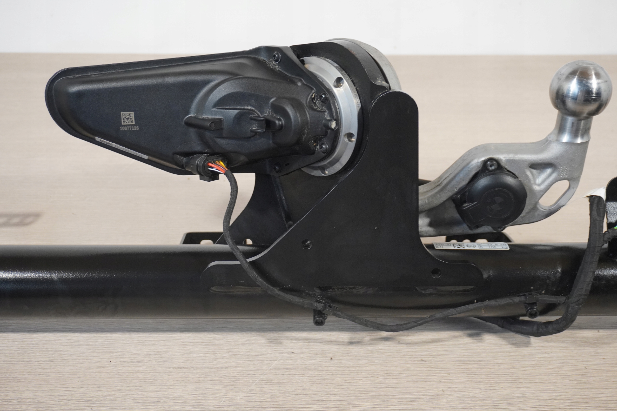 BMW 5 G60 G61 Electric Tow Hitch 5A07097 image 5