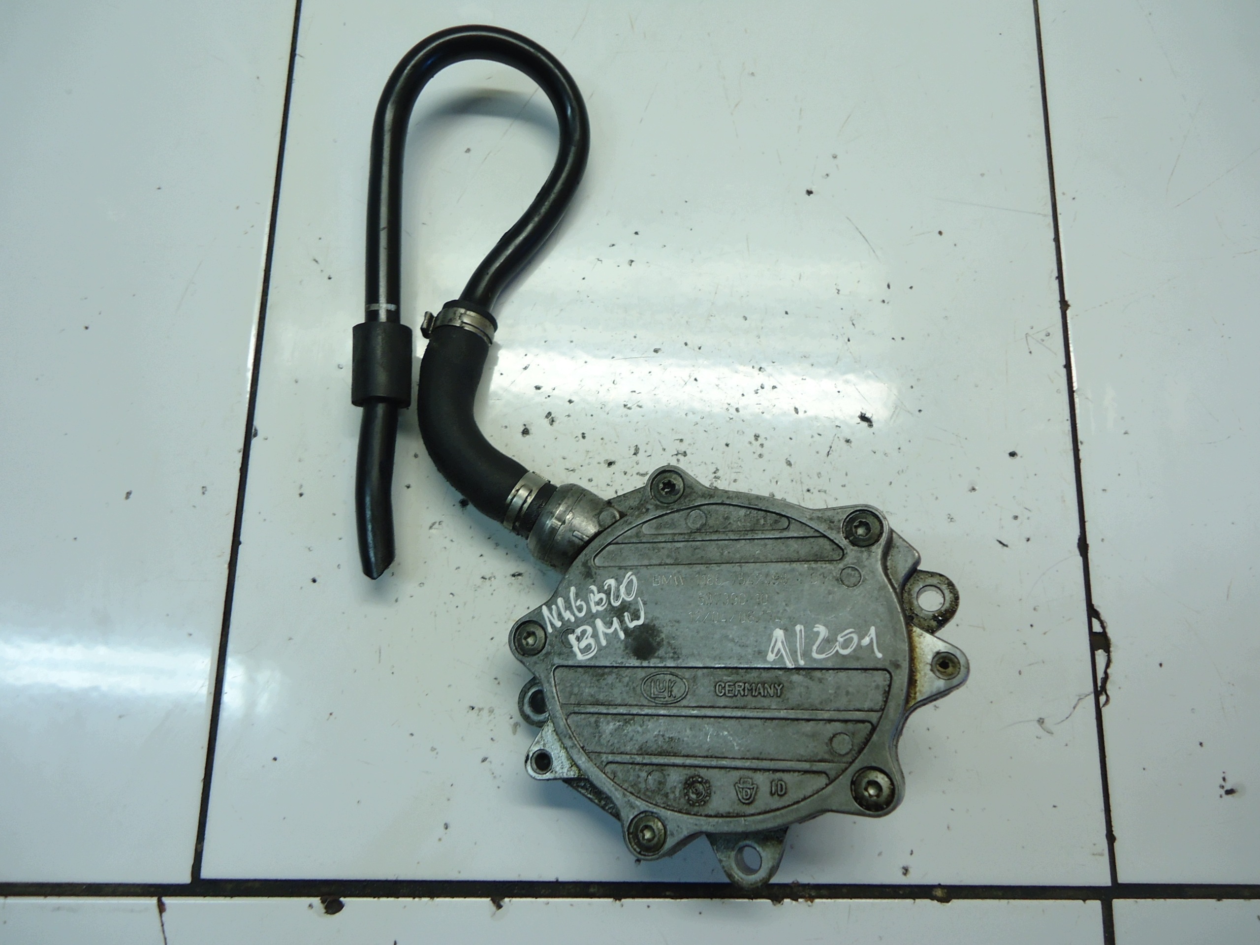 Imupumppu BMW E90 E91 2.0i 129 HV 04-10 image 2