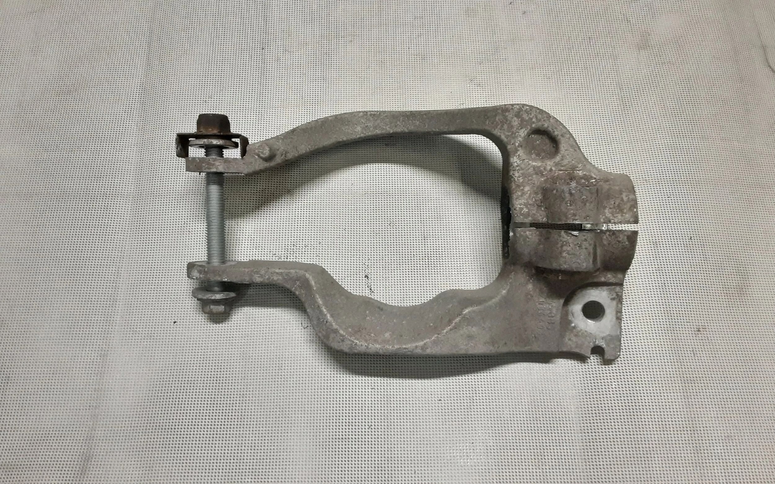 CPLA3462AB Front Right Shock Mount for Range Rover