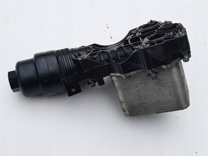 BMW F39 F40 F44 F45 F46 F48 Ölfiltergehäuse 8580413