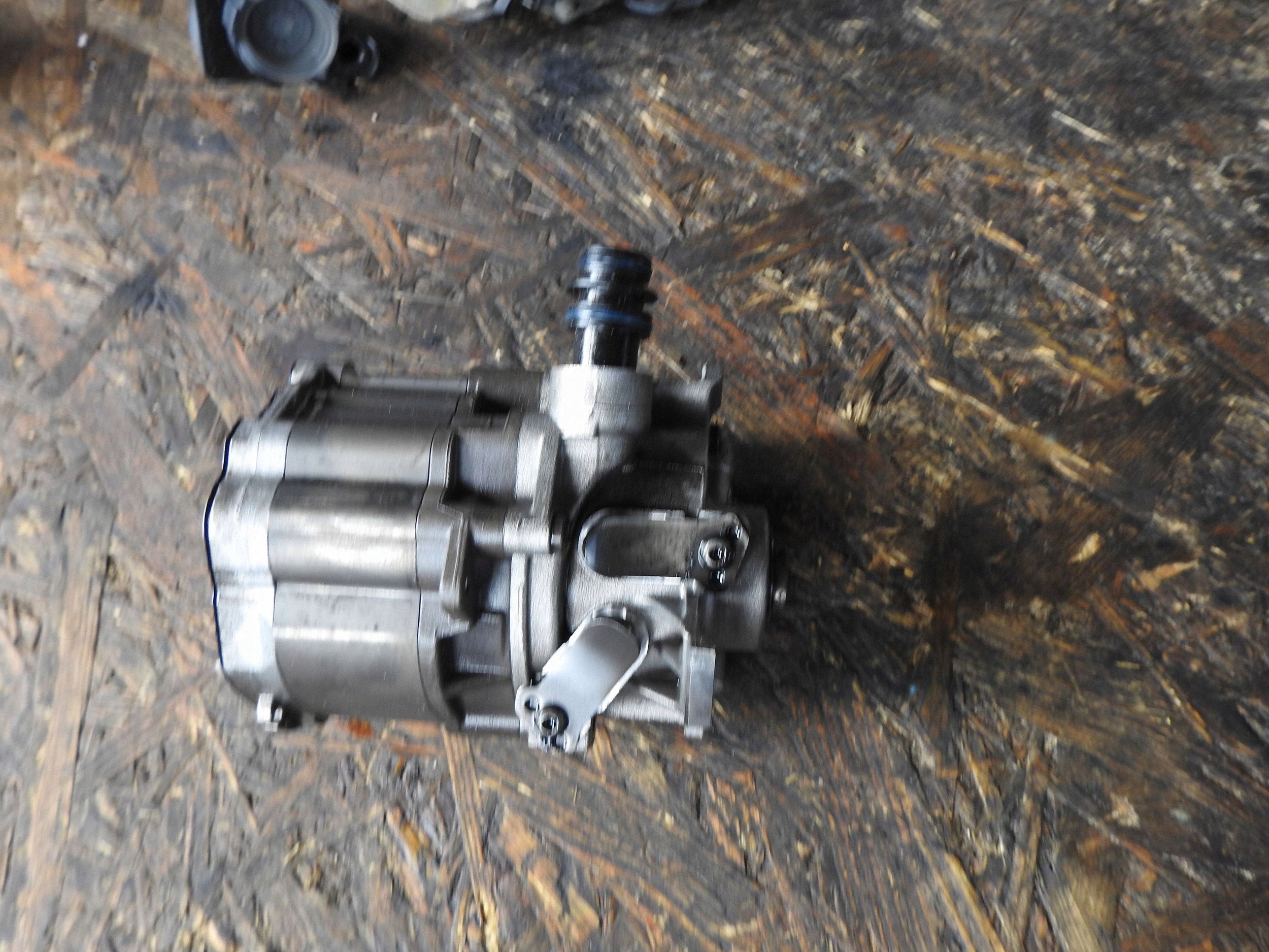 Pompe à huile OEM A6541802501 pour Mercedes Sprinter image 2