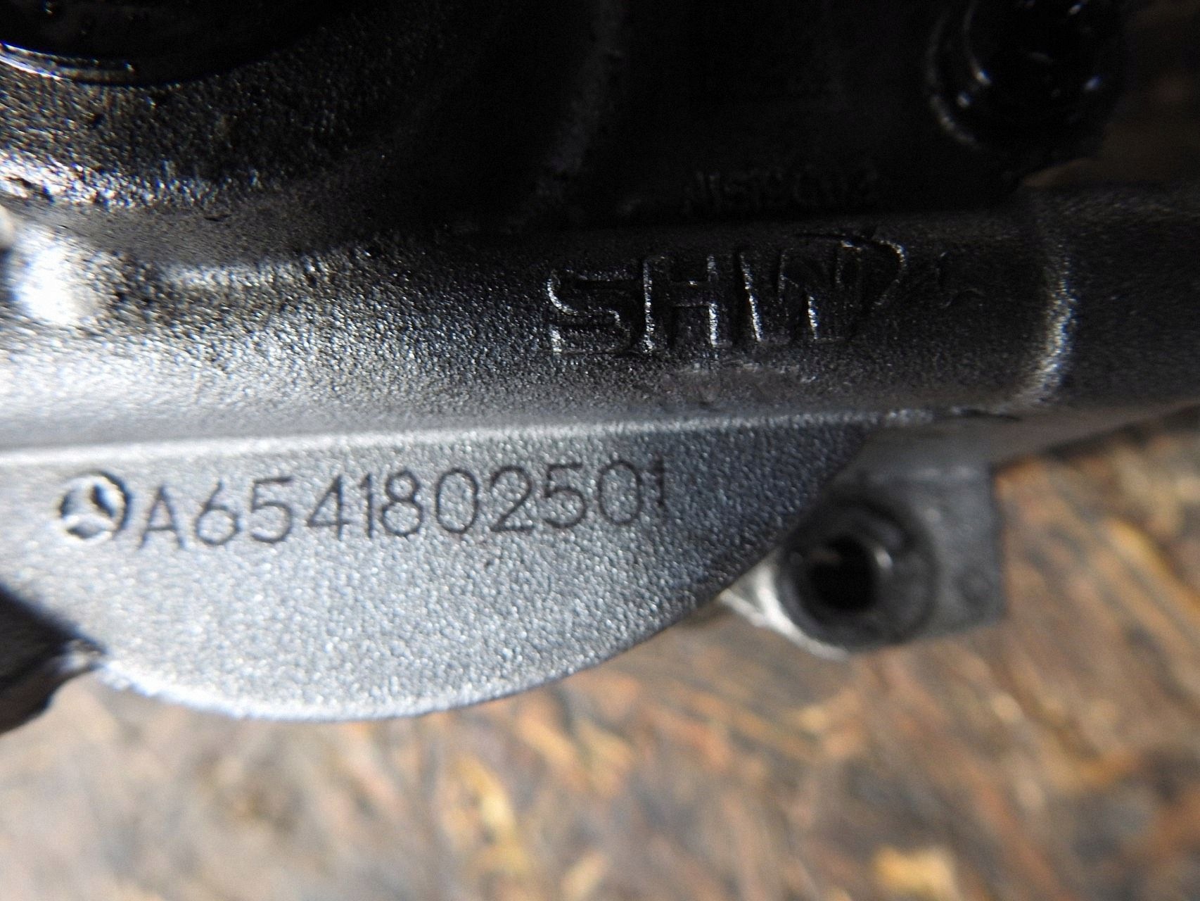 Pompe à huile OEM A6541802501 pour Mercedes Sprinter image 4