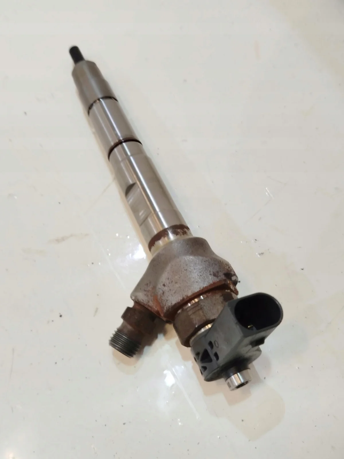 Ruiskutussuutin Audi A4 B9 2.0 TDI 04L130277P