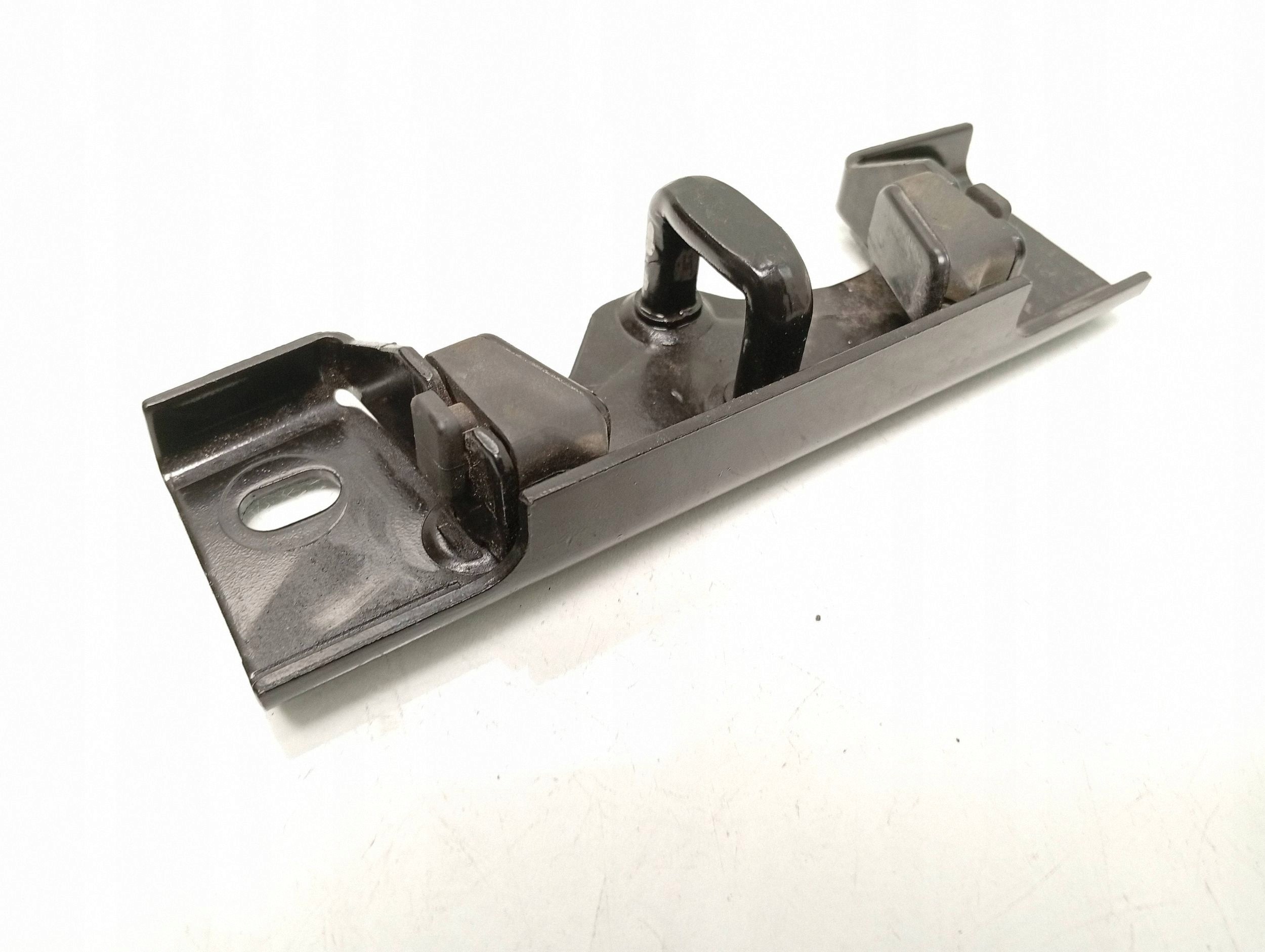 Volvo XC90 takaluukun lukitus OEM 30674768
