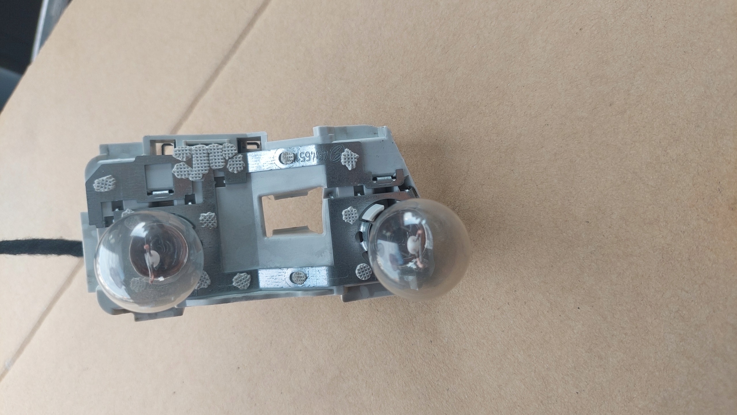 Insert Phare Audi A4 B7 OEM 484571 avec Connecteur image 2