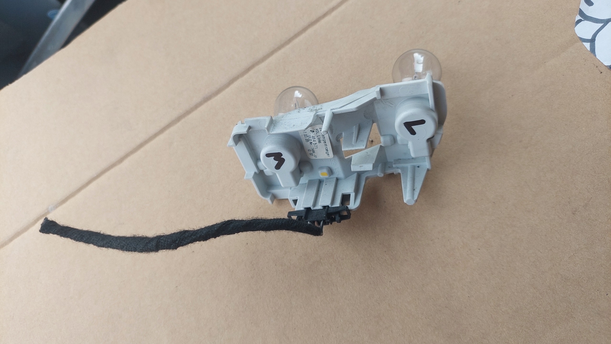 Insert Phare Audi A4 B7 OEM 484571 avec Connecteur image 3