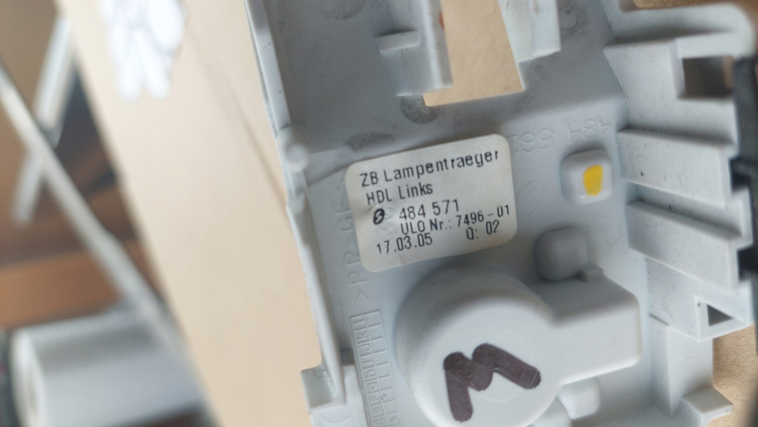 Insert Phare Audi A4 B7 OEM 484571 avec Connecteur image 4