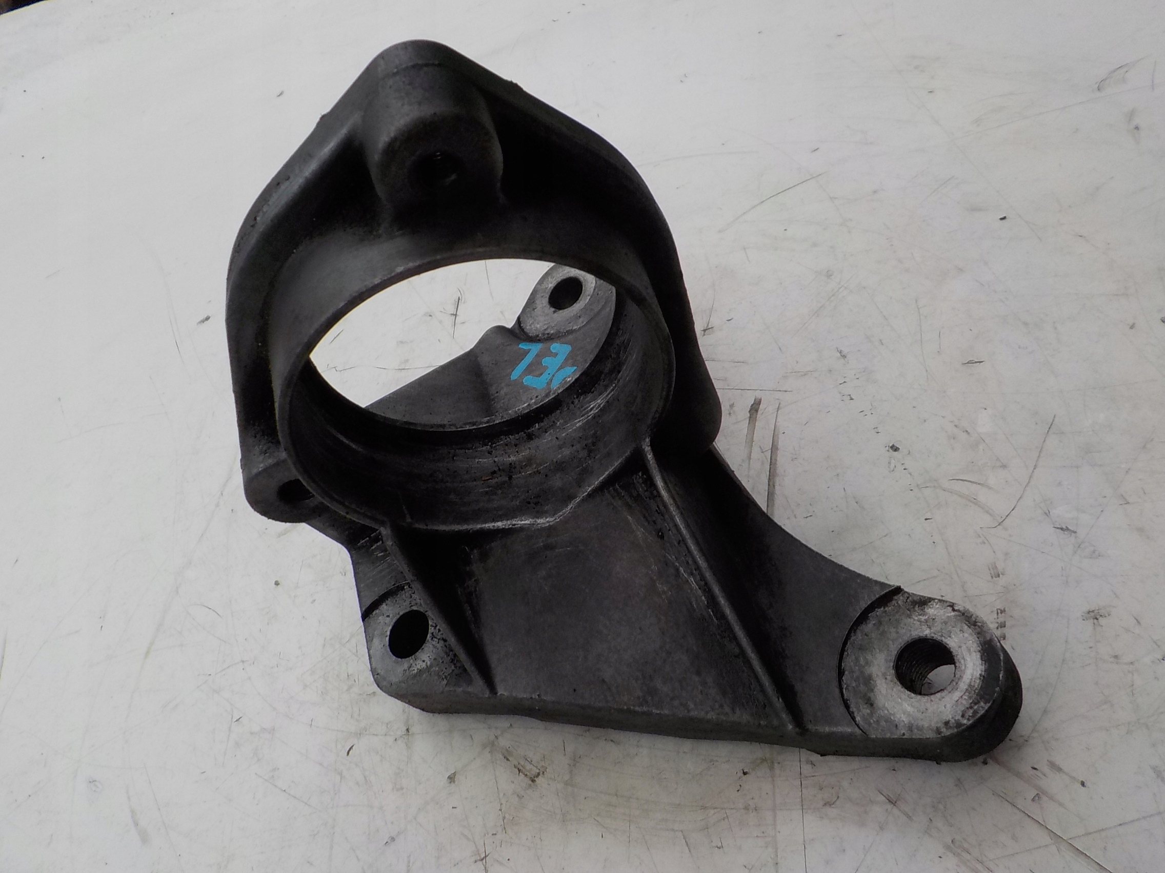 OEM 13219107/13228232 Drive Shaft Support Bracket image 2