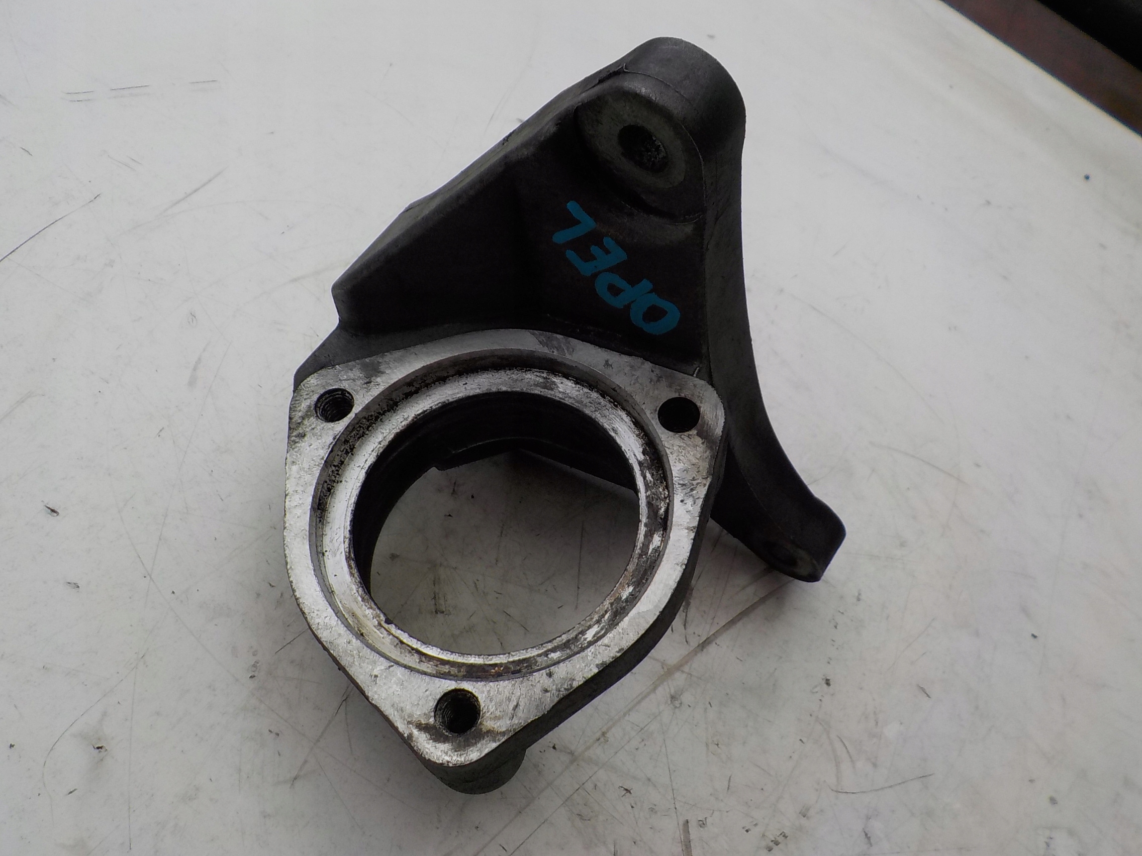 OEM 13219107/13228232 Drive Shaft Support Bracket image 4