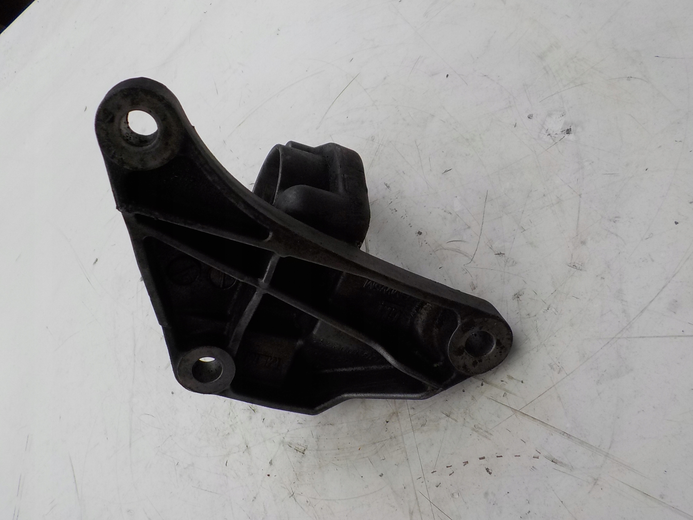 OEM 13219107/13228232 Drive Shaft Support Bracket image 5