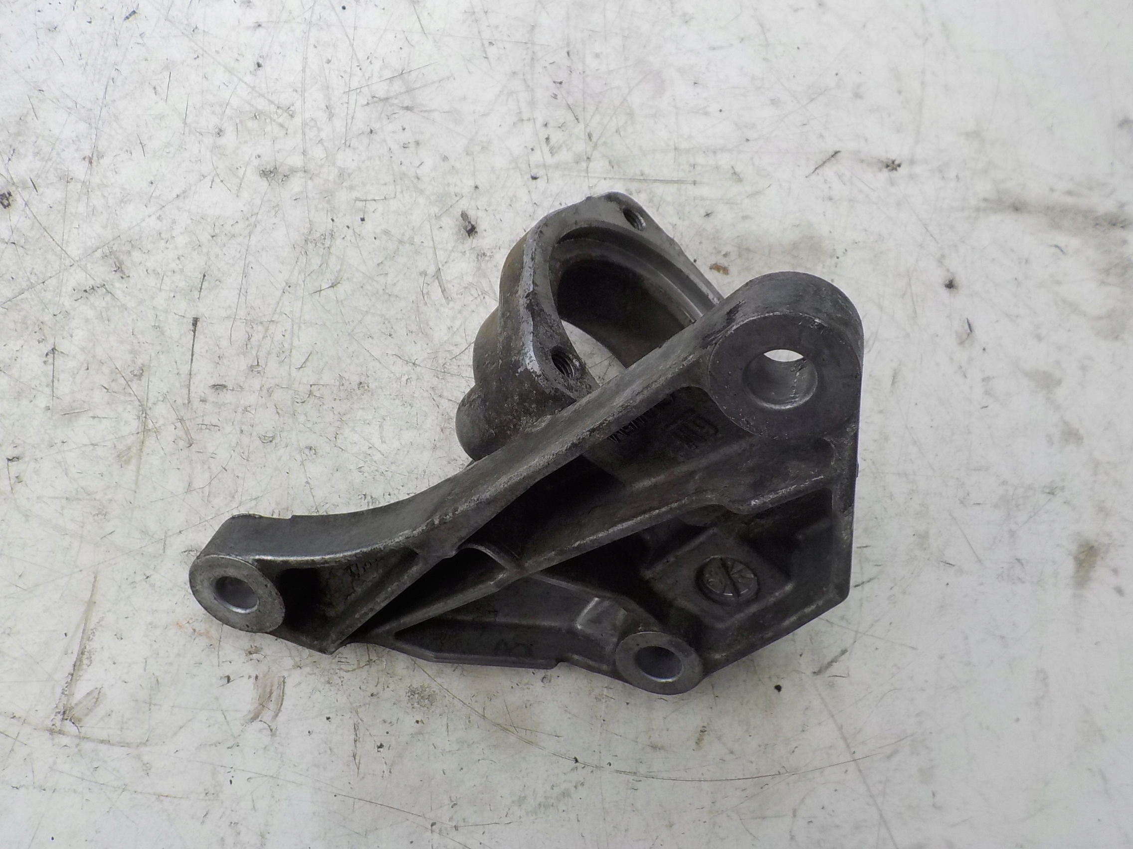 OEM 13219107/13228232 Drive Shaft Support Bracket image 8