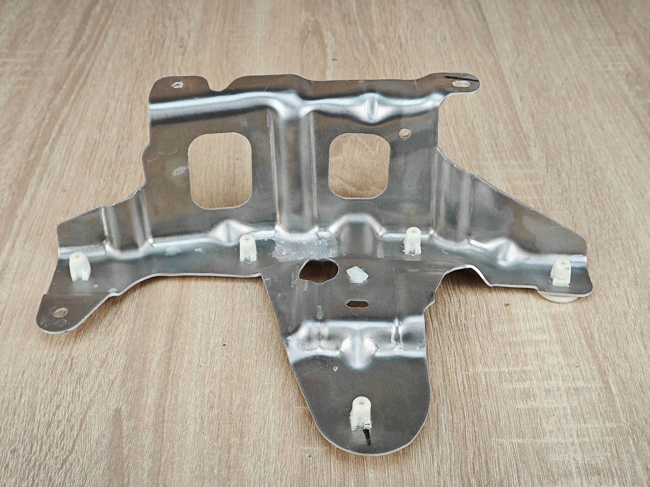 BMW X6 G06 LCI Wärmeschutzhalterung 9477797 image 2