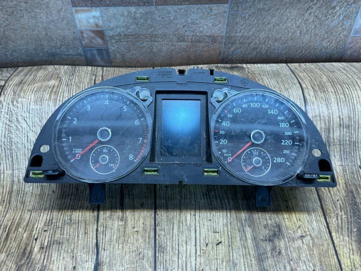Speedometer Cluster VW Passat CC B6 B7 2.0 TDI 3C8920870C