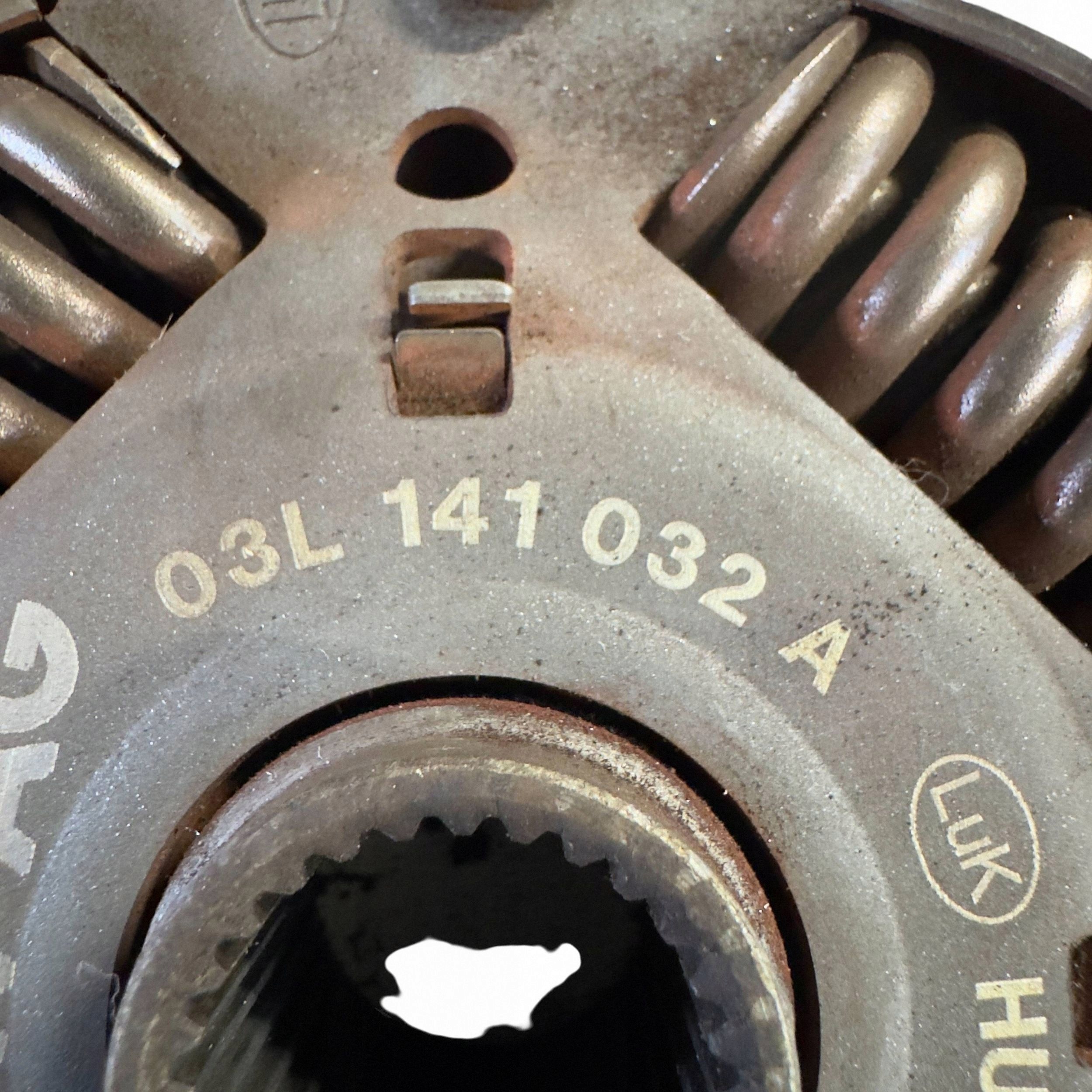Kupplung Zweimassenschwungrad Audi A1 I 1 8X0 1.6 TDI CAYB 206463 km 037105273C 03L141032A TOMASZ8611 image 8