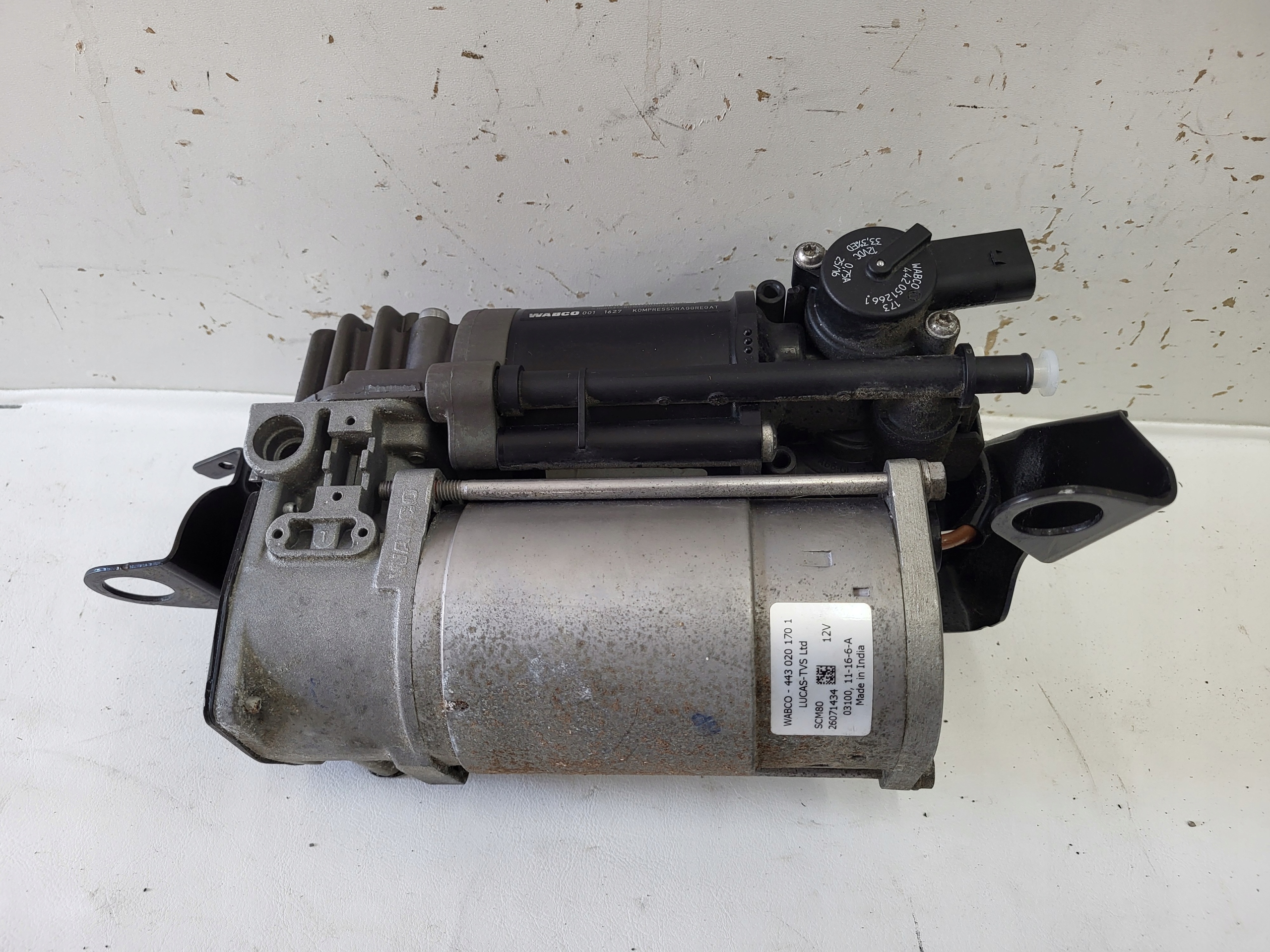 Compresor suspensión Mercedes E W212 OEM A2123200404 image 2