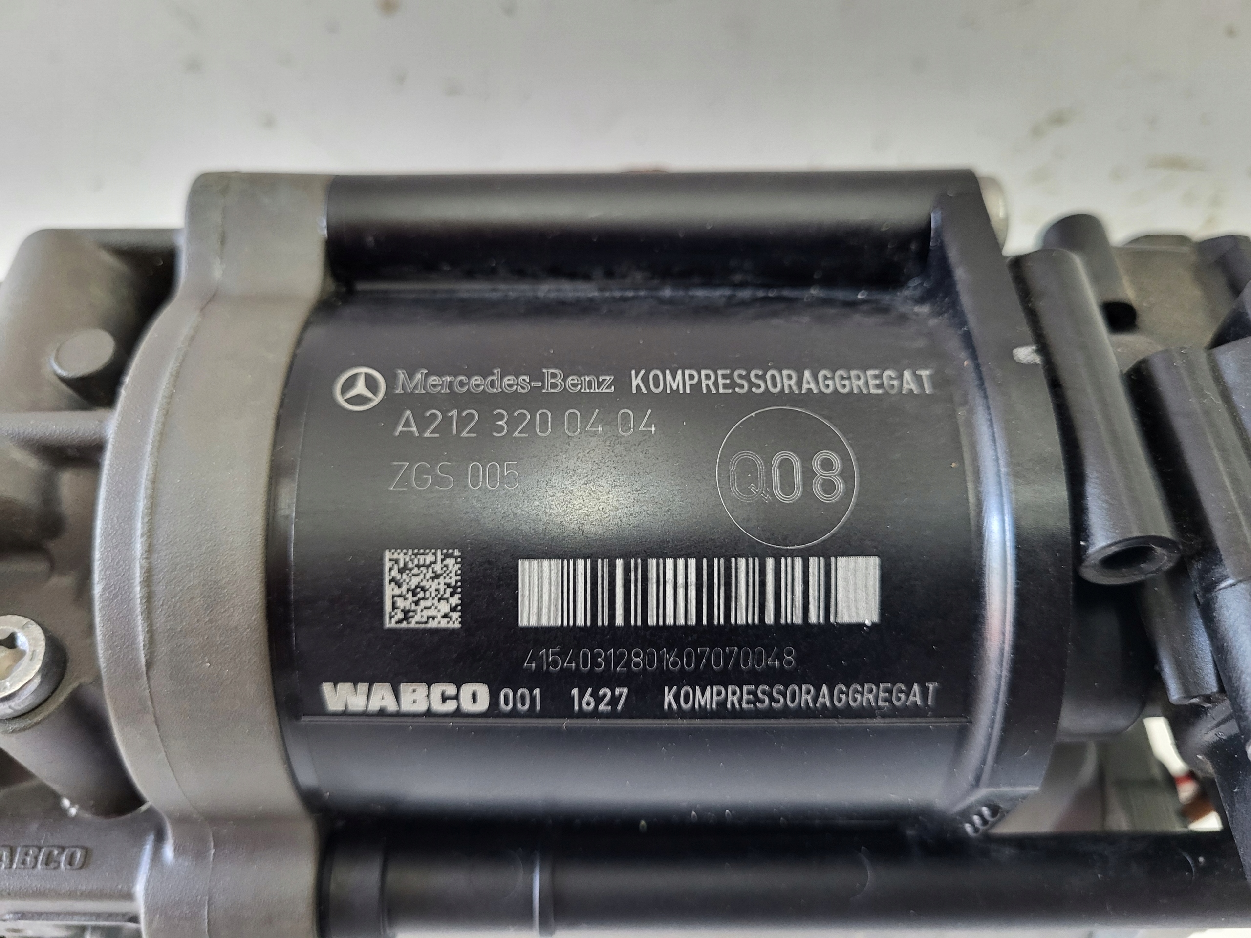 Compresor suspensión Mercedes E W212 OEM A2123200404 image 3