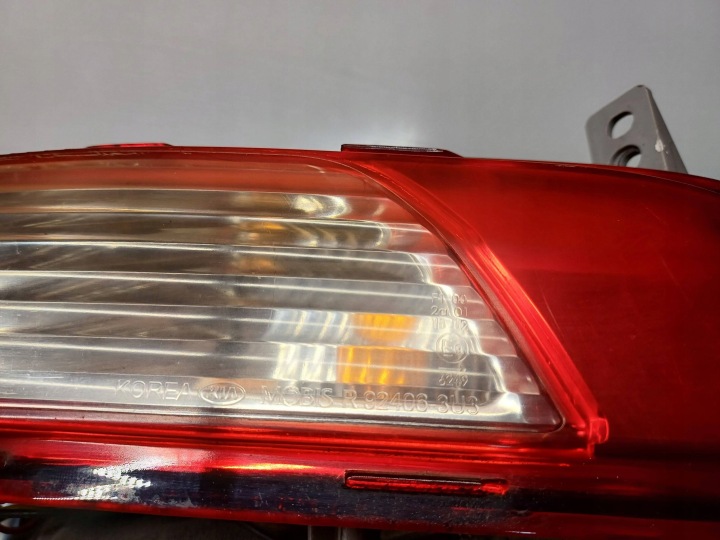 KIA SPORTAGE 3 III 10-15 OIKEA TAKAVALO PUSKURISSA SUUNTAVILKKU 924063U3